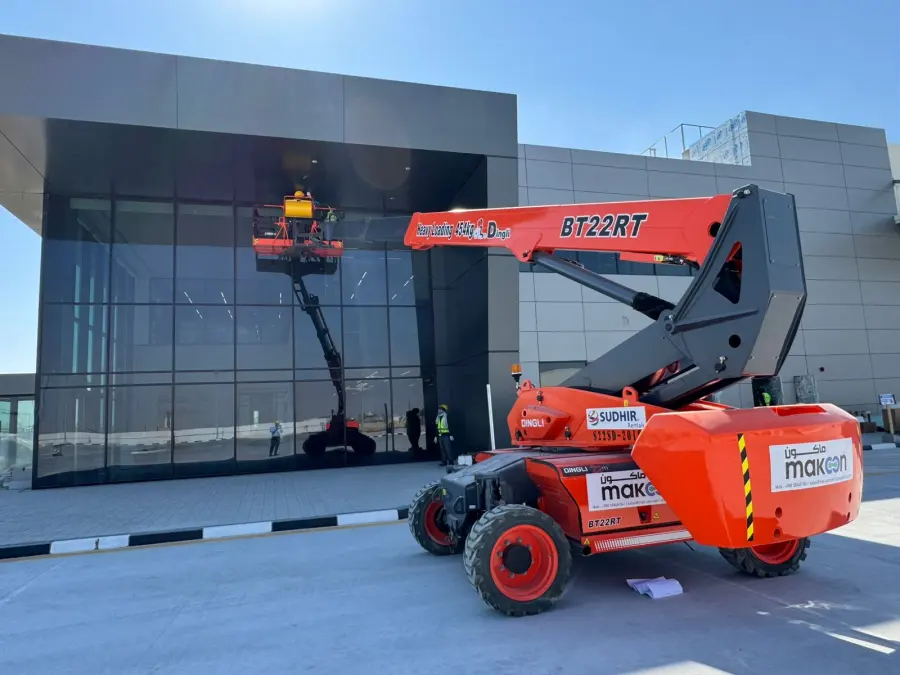 Articulating manlift on an industrial site in Saudi Arabia
