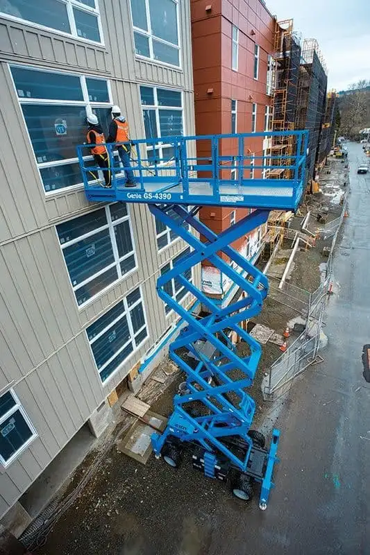 Aramco certified boom lift and manlift rental Eastern Region Saudi Arabia — Makcon